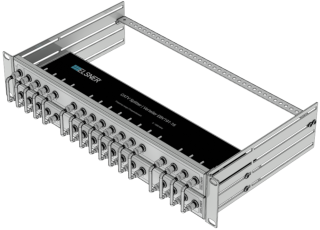 19-Zoll-CATV-Verteiler | 16 Ausgänge | Eingang vorne | mit Patchfeld | ohne Verstärker | Hellgrau RAL 7035